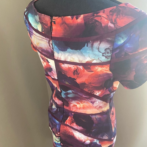 🌸 Discover Elegance with a Nearly New Nicole Miller Floral Print Dress! 🌸 - Picture 2 of 5